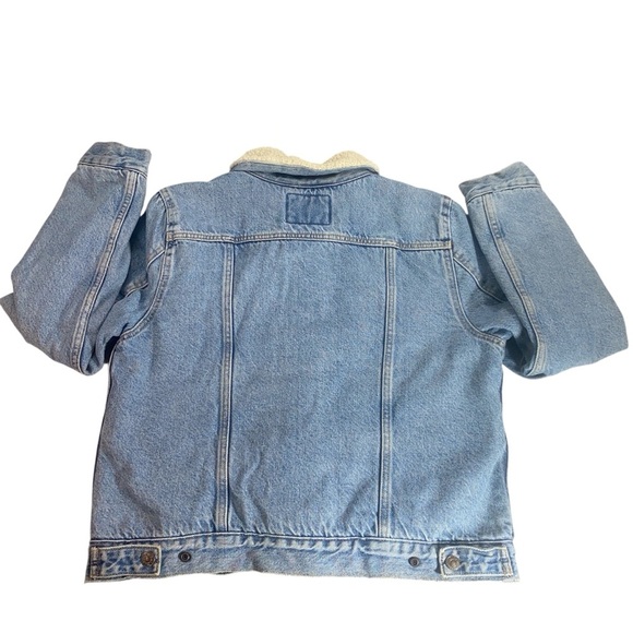Levi's Denim Jacket with Sherpa Lining Size Women’s Large - Picture 2 of 10